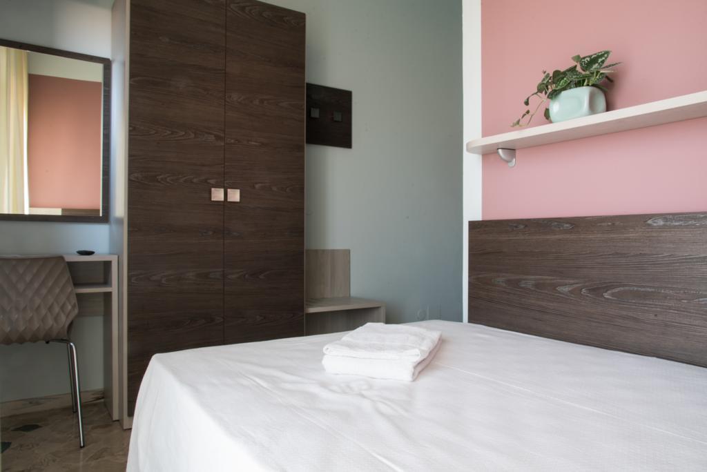 Camera Singola con Balcone e Accesso Spiaggia